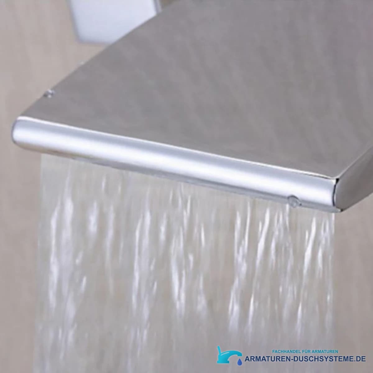 Wunderschöne Wandarmatur für Waschbecken SU9338 in gebürstetem Silber