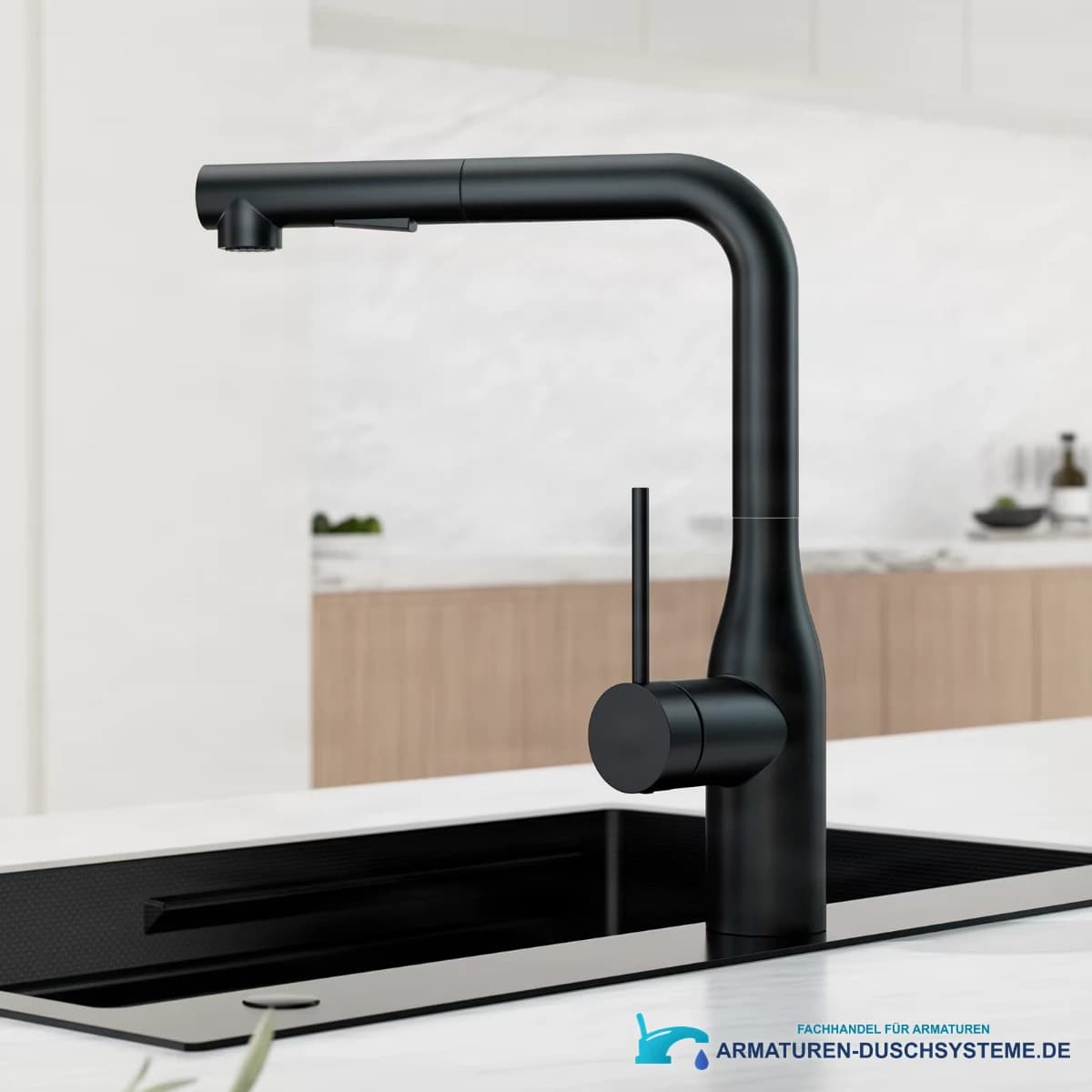 CECIPA MAX Küchenarmatur ELITE EDITION KF1699 im Einsatz: moderne Spüle mit schwarzem Becken
